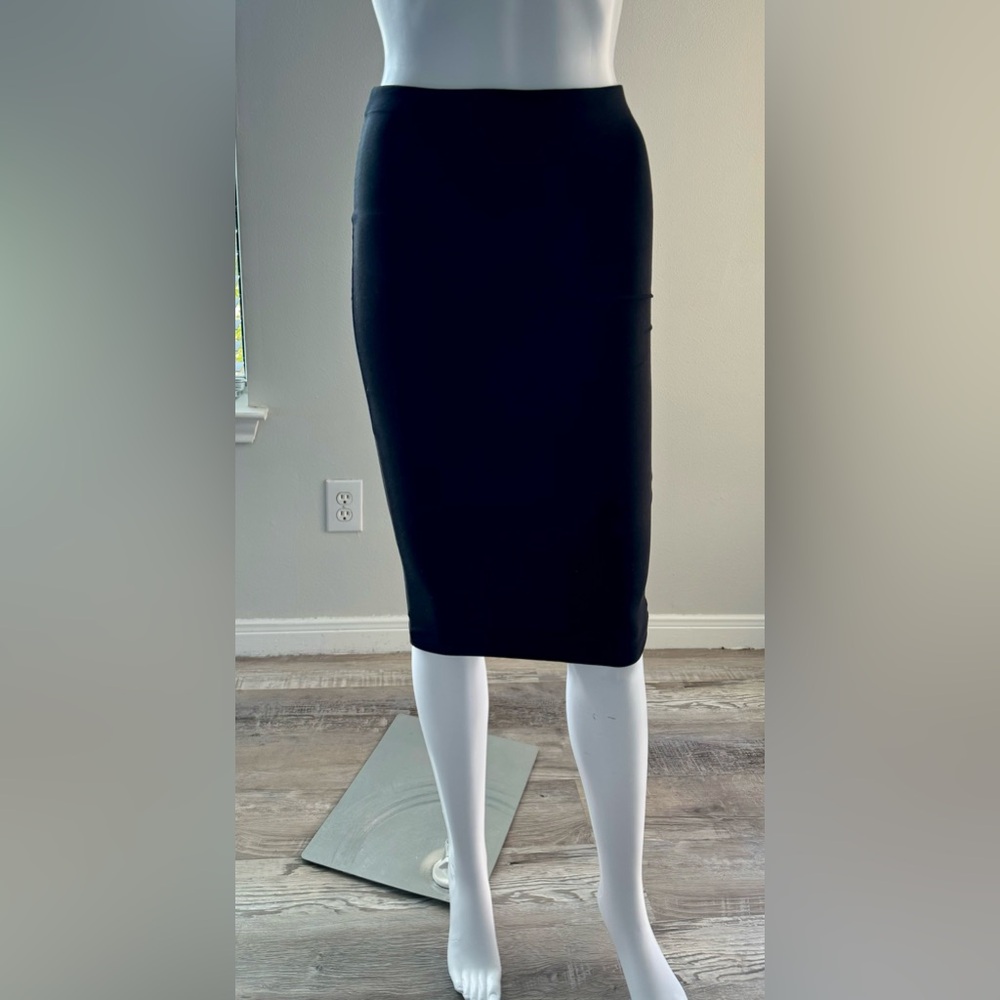 H&M Jersey pencil skirt black with lining. Size - XS. New with tags. Smoke-free